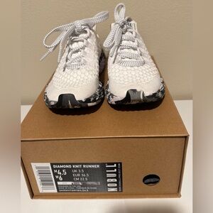 NOBULL (Womens) Wild Granite Diamond Knit Runner - White and Gray Camouflage